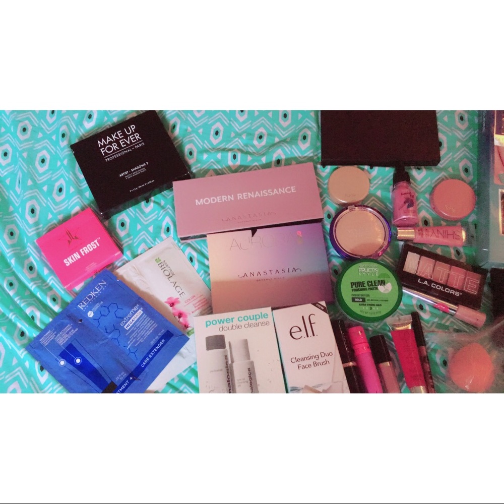 Makeup 💄 Bundle - Picture 2 of 3